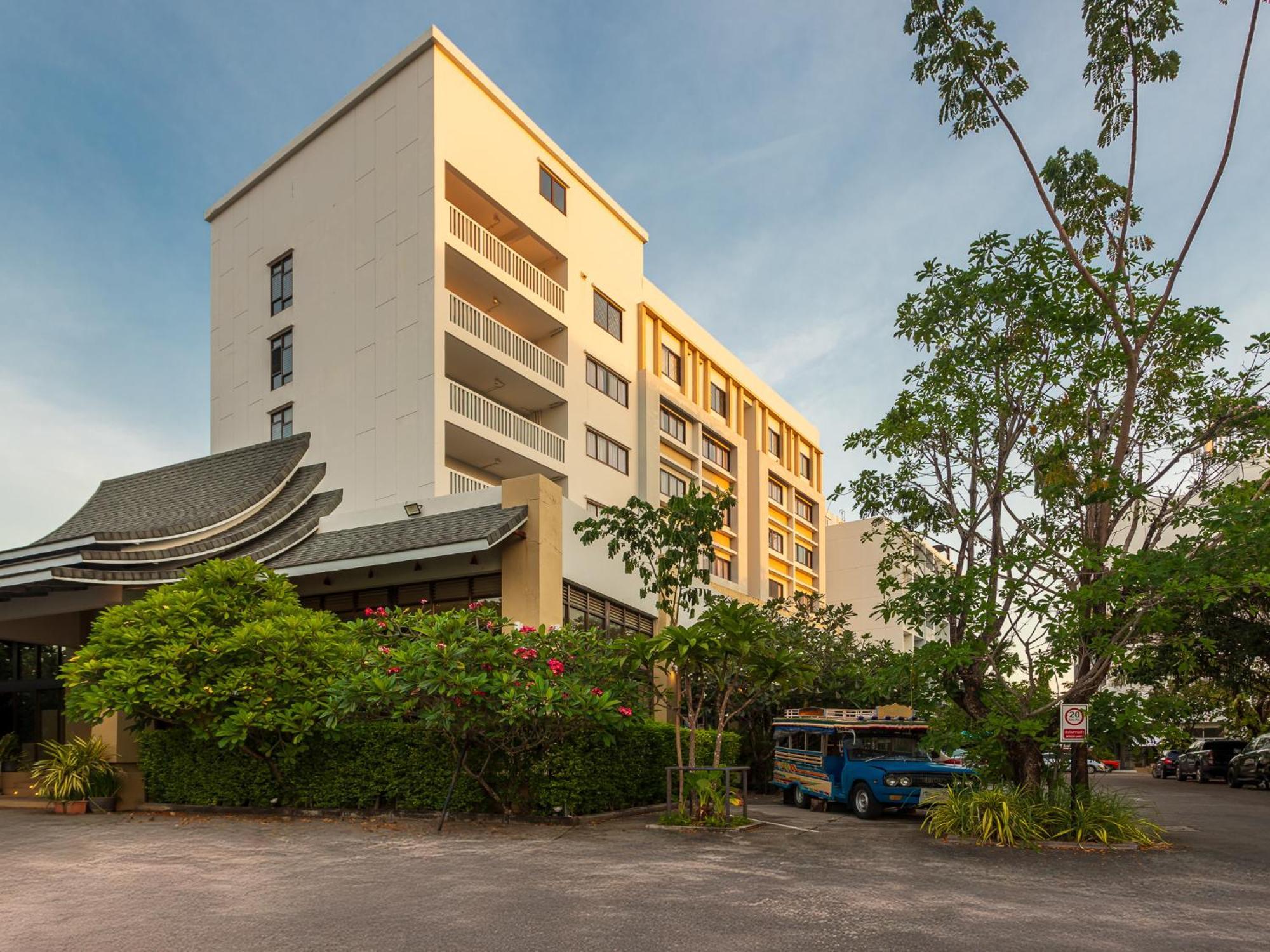 Hotel Recenta Phuket Suanluang Exterior foto
